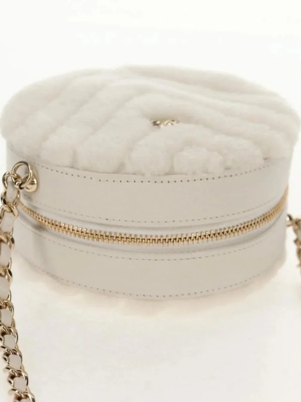 CHANEL V Stitch Chain Shoulder Bag Mouton White Gold CC Auth 148461AM